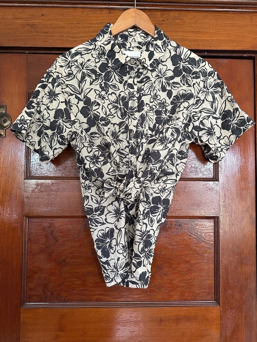 American Eagle Hawaiian Floral Button Down Shirt Tropical Botanical Small Beach